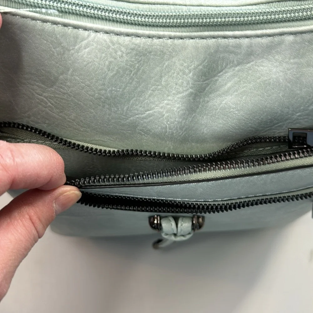 NWT‎ Sam & Hadley Expandable Hobo Bag in Seafoam
